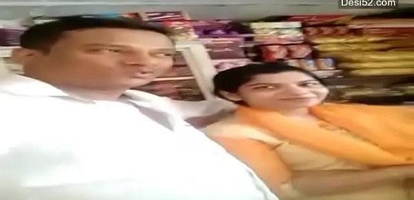  Desi bhabhi ko dukan me bula ke choda || Indian wife affair with shop keeper and kissing in shop || Best oral sex video